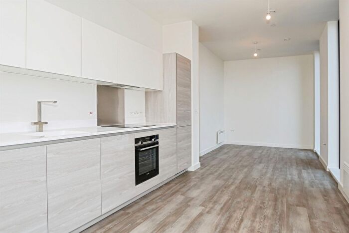 1 Bedroom Flat For Sale In The Bank Tower, Birmingham, B15