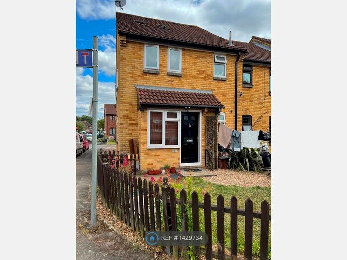 3 Bedroom Semi-Detached House To Rent In Badgers Close, London, UB3