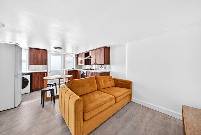 3 Bedroom Flat To Rent In Fordham Street, Whitechapel, London, E1