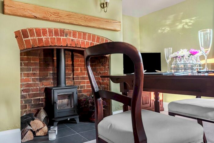 1 Bedroom Cottage To Rent In Marlow Road, Bisham, Marlow, SL7