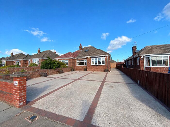 2 Bedroom Semi-Detached Bungalow For Sale In Dudley Place, Cleethorpes, DN35