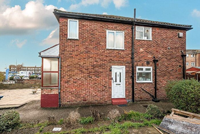 2 Bedroom Maisonette For Sale In Woodmans Court, Taunton Way, Stanmore, HA7