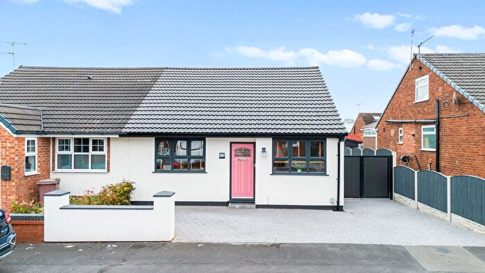3 Bedroom Semi Detached Bungalow For Sale In Sandra Drive, Newton-Le-Willows, WA12