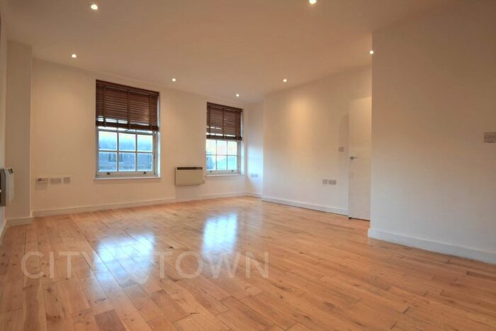 2 Bedroom Flat To Rent In Stoke Newington High Street, Stoke Newington, N16