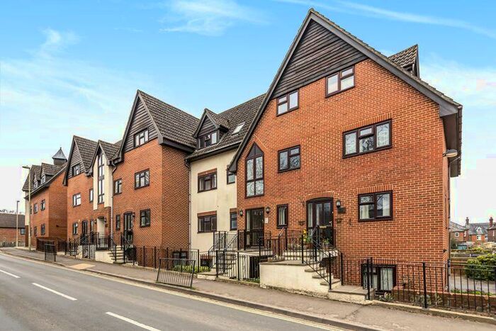 2 Bedroom Flat To Rent In Midhurst Road, Liphook, GU30