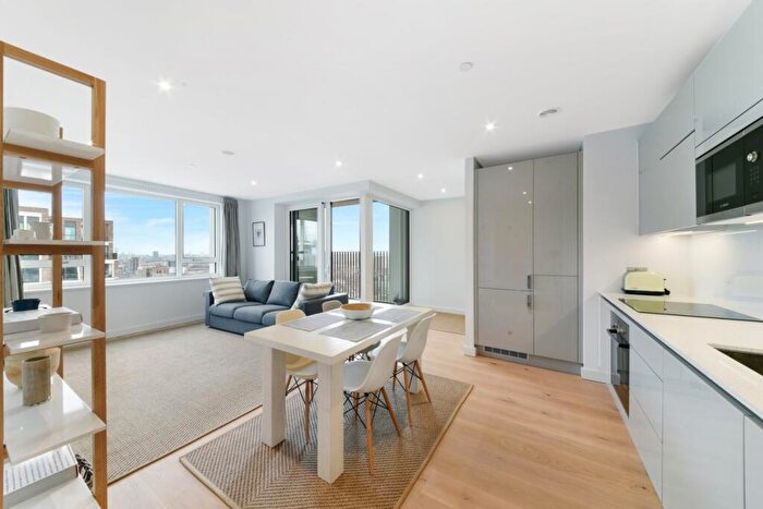 1 Bedroom Flat For Sale In Walton Heights, Walworth Road, Elephant & Castle, London, SE17