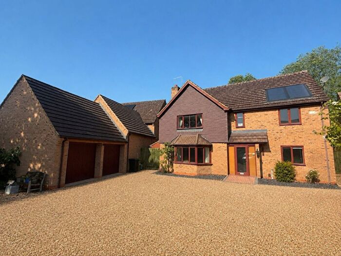 4 Bedroom Detached House For Sale In Holywell Way, Peterborough, PE3
