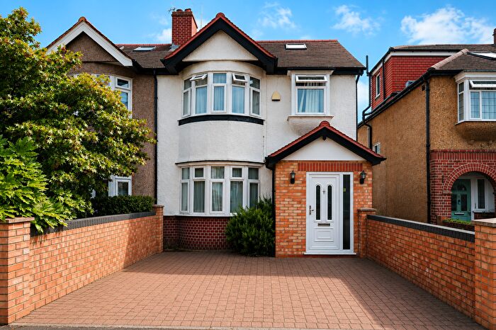 4 Bedroom Semi-Detached House To Rent In Syon Park Gardens, Isleworth, TW7