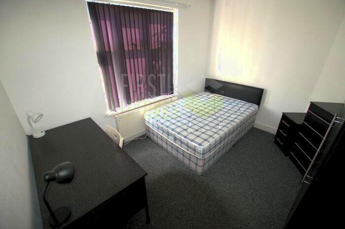 3 Bedroom Semi-Detached House To Rent In Westbury Road, Clarendon Park, LE2