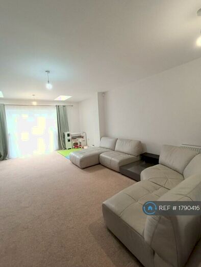 3 Bedroom Terraced House To Rent In Twist Way, Slough, SL2