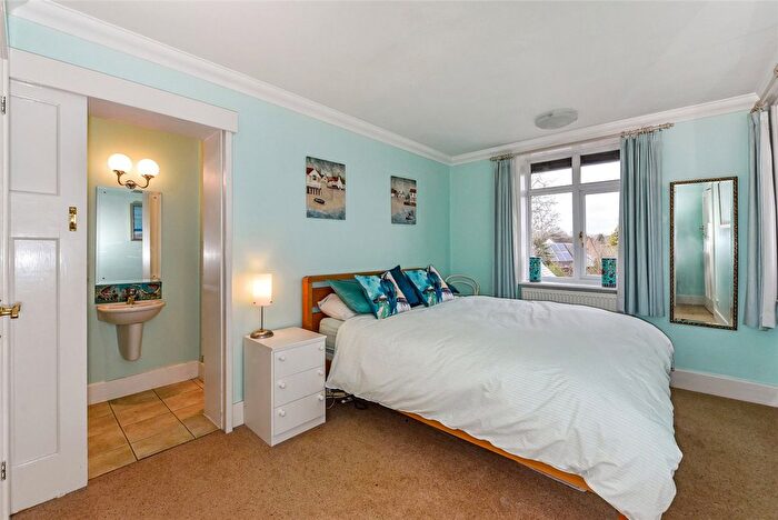 4 Bedroom Detached House For Sale In Warblington Road, Emsworth, Hampshire, PO10