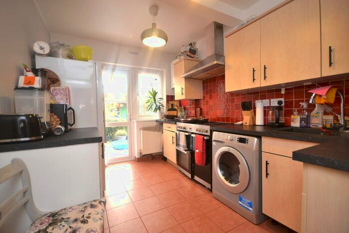 3 Bedroom Terraced House To Rent In Hagley Road, Reading, Berkshire, RG2