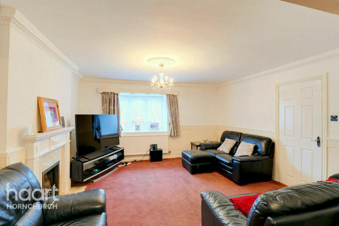 4 Bedroom Detached House For Sale In Hyland Close, Hornchurch, RM11