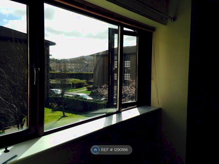 2 Bedroom Flat To Rent In Allanfield, Edinburgh EH7