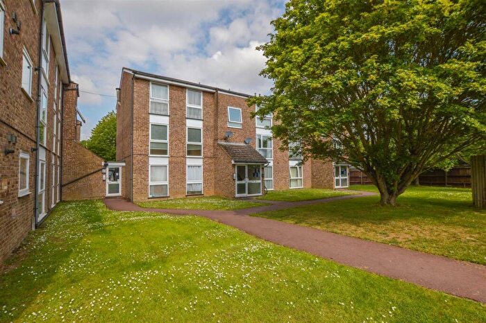 2 Bedroom Flat To Rent In Wyedale, London Colney, AL2