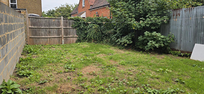 1 Bedroom Flat To Rent In Francis Road, Leyton, E10