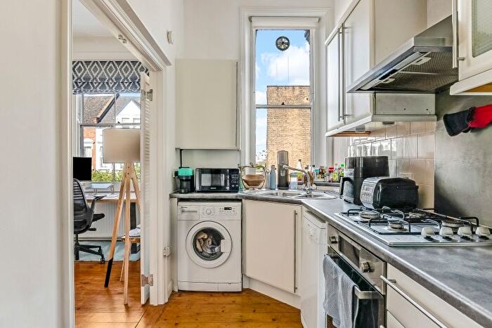 1 Bedroom Flat To Rent In Callcott Road, London, NW6
