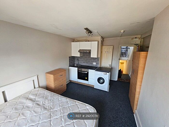 Studio To Rent In Park Parade, London, NW10