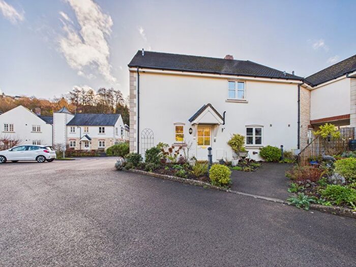 3 Bedroom Property For Sale In Millbrook Walk, Stroud, GL5