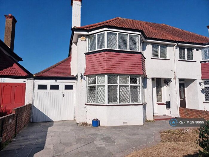3 Bedroom Semi Detached House To Rent In Elm Way, Worcester Park, KT4