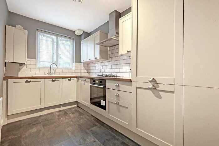 1 Bedroom Apartment For Sale In Empire Wharf, Bow, E3