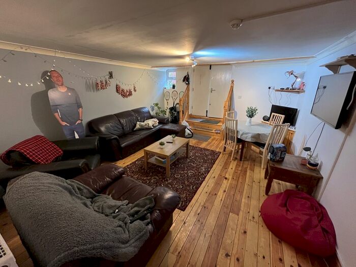 4 Bedroom Flat To Rent In St. Johns Avenue, Leeds, LS6