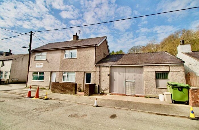 2 Bedroom Detached House For Sale In Cwm-Y-Glo, Caernarfon, LL55