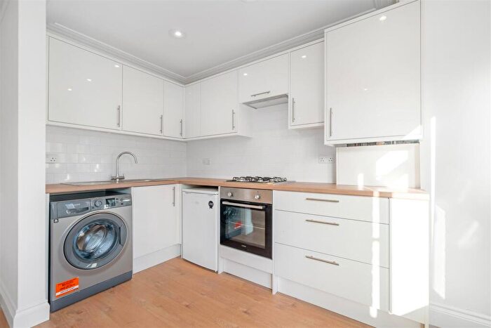 2 Bedroom Flat For Sale In Norwood Road, Herne Hill, SE24
