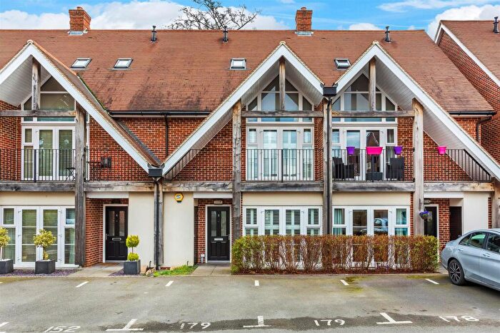 4 Bedroom Terraced House To Rent In Romans Close, Guildford, GU1