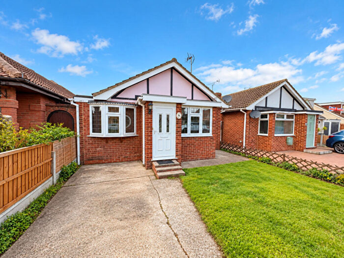 2 Bedroom Detached Bungalow For Sale In Southfalls Road, Canvey Island, SS8