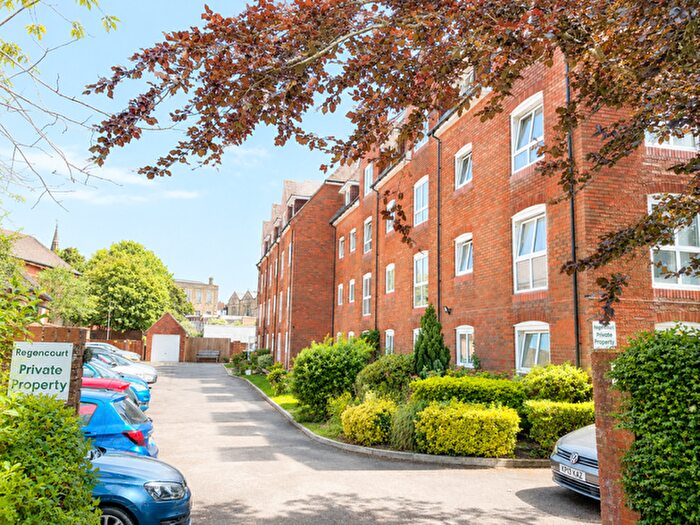 1 Bedroom Flat For Sale In Warminster, Wiltshire, BA12