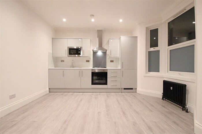 3 Bedroom Flat To Rent In Manor Road, Dagenham, RM10