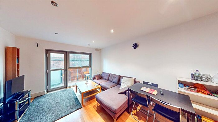 2 Bedroom Apartment To Rent In The Lock, Whitworth Street West, Manchester, M1
