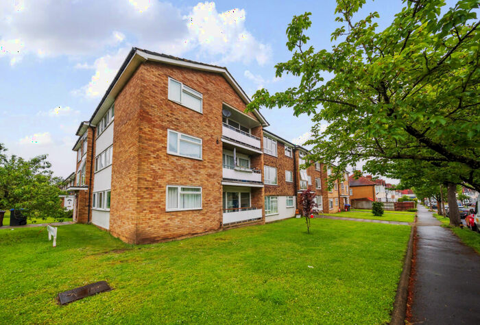2 Bedroom Apartment For Sale In Warner Avenue, Cheam, Sutton, SM3