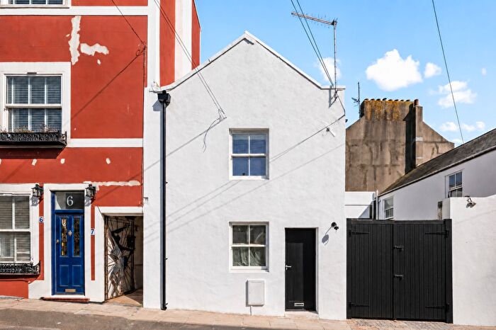 3 Bedroom Semi Detached House For Sale In Rock Street, Brighton, BN2