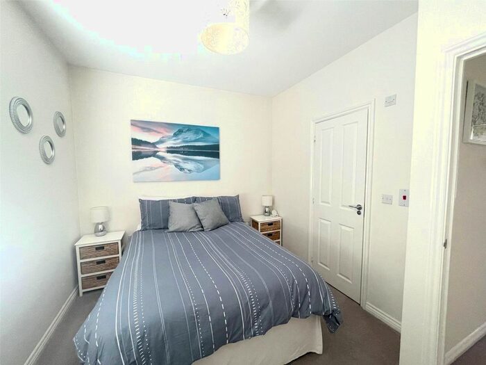 2 Bedroom Flat To Rent In Hazelwick Mews, Three Bridges, Crawley, West Sussex, RH10