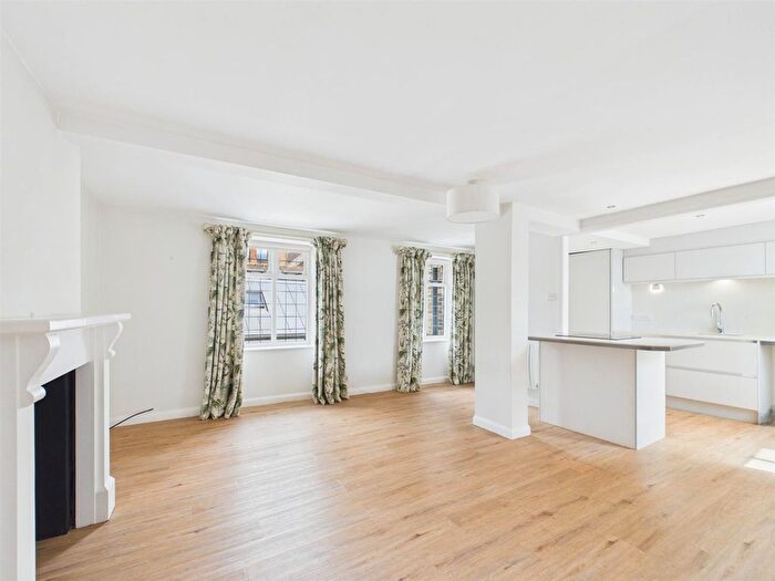 1 Bedroom Flat To Rent In St. Pauls Street, Stamford, PE9