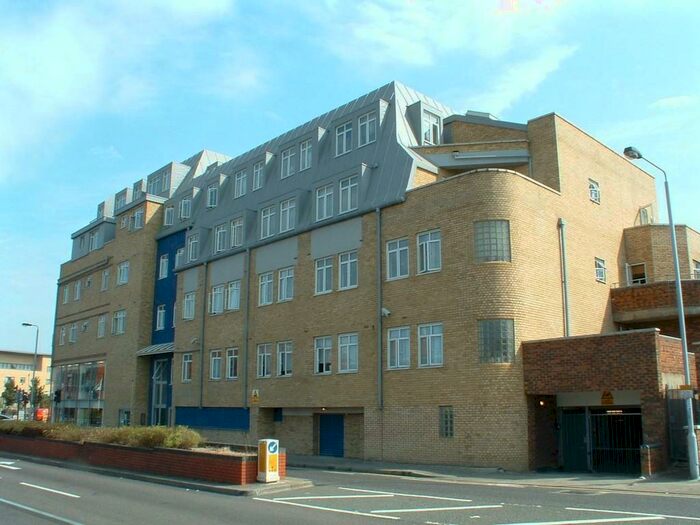 2 Bedroom Flat To Rent In Bluepoint Court, Harrow, HA1