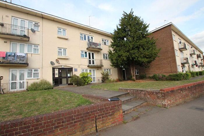 1 Bedroom Apartment To Rent In Long Chaulden, Hemel Hempstead, Hertfordshire, HP1