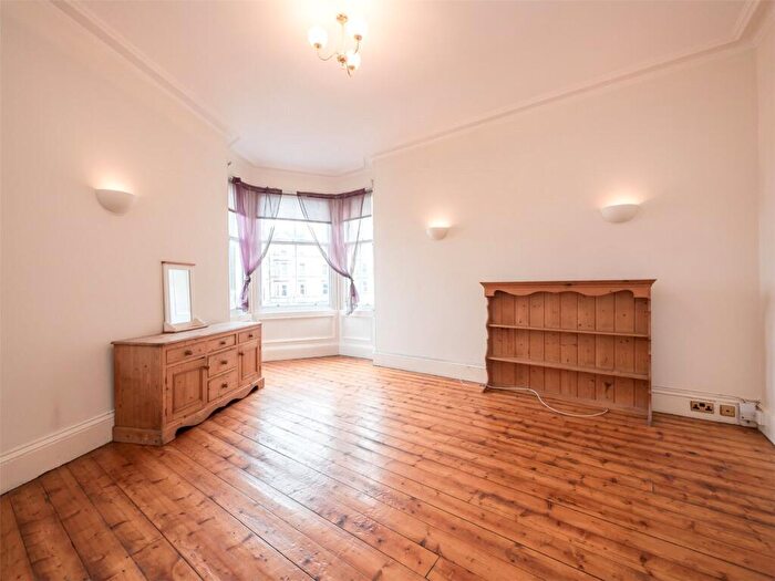 1 Bedroom Flat To Rent In Canonmills, Edinburgh, EH3