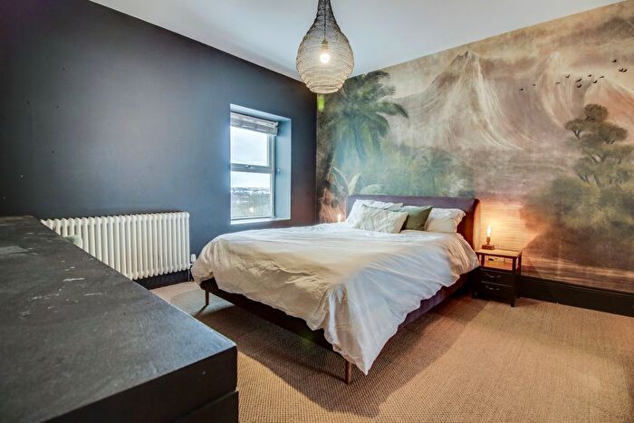 3 Bedroom End Of Terrace House For Sale In Far Well Road, Rawdon, Leeds, West Yorkshire, LS19