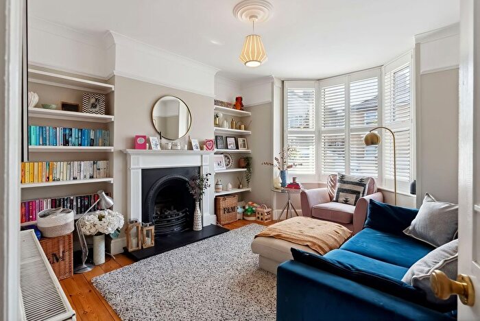 3 Bedroom Semi-detached House For Sale In Sutton Grove, Sutton, SM1