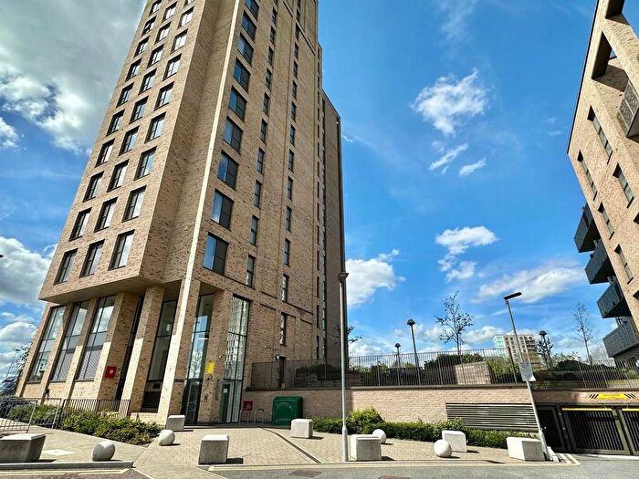 2 Bedroom Flat For Sale In Dunedin Road, Leyton, E10