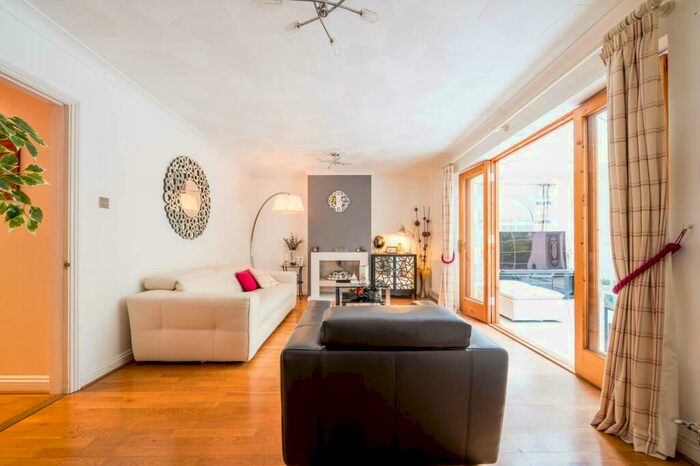 4 Bedroom Detached House To Rent In London Road, Burpham, Guildford, GU4