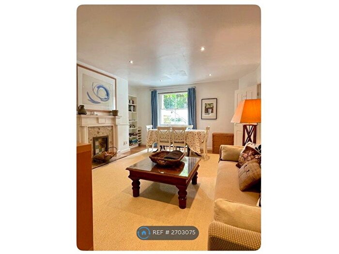 3 Bedroom Flat To Rent In Maze Hill Entrance, London, SE3