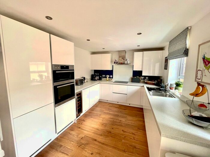 4 Bedroom Property To Rent In Clos Glascoed, Dinas Powys, CF64