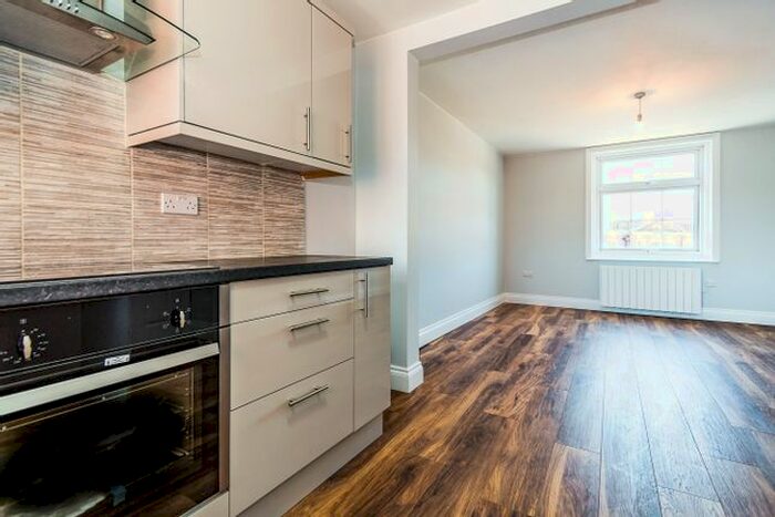 2 Bedroom Flat To Rent In Caversham, Reading, RG4