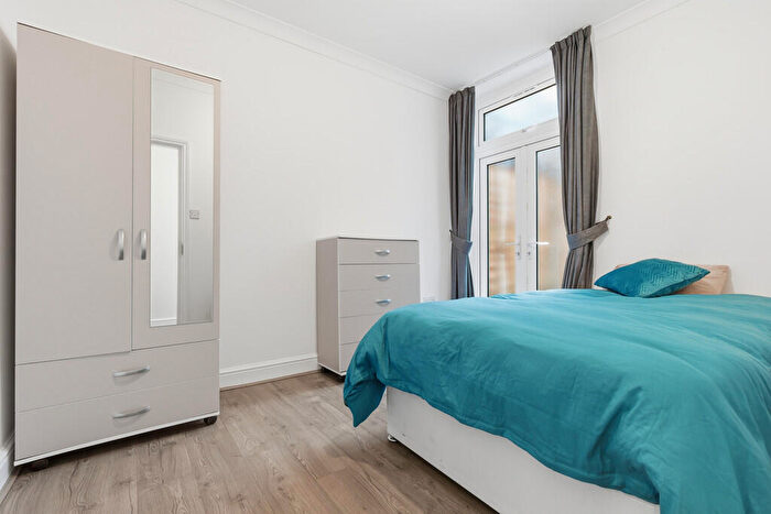 3 Bedroom Flat To Rent In Stanhope Gardens, London, N4