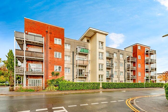 2 Bedroom Apartment For Sale In Canalside, Redhill, RH1