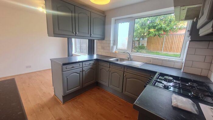 4 Bedroom Property To Rent In Newton Close, Wakefield, WF1